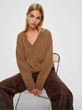 Reformation Jadey Cashmere Oversized V-Neck Sweater in Camel